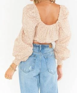 Top 10 🎉 Show Me Your Mumu Suzanna Crop Top in Ditsy Daisy for 👩 women ✨ -Show Me Your Mumu Sales 0433c945bd124e9592ad6ede88097481 836c2def 9945 47e4 ae6d 73ab9c151988 1080x