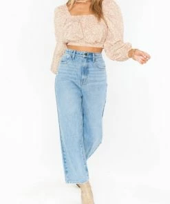 Top 10 🎉 Show Me Your Mumu Suzanna Crop Top in Ditsy Daisy for 👩 women ✨ -Show Me Your Mumu Sales 15ce22a39f744ff698094c14fdec8faf 4b7d5086 115a 4151 bd1a 8ea87dd14255 1080x