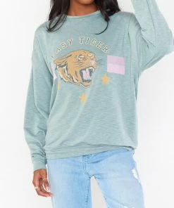 Brand new ⌛ Show Me Your Mumu Palmer Sweatshirt Top in Easy Tiger for 👩 women 🎉