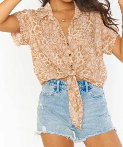 Brand new βοΈ Show Me Your Mumu Tilly Top in Sandy Cheetah for π© women π