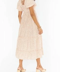 Coupon 🥰 Show Me Your Mumu Odette Midi 👗 Dress in Ditsy Daisy for 👩 women 🎉 -Show Me Your Mumu Sales 676b94a429b84e548aa5f041bfda8491 ee20ac57 582c 474f 97d8 d61f39de2c1c 1080x